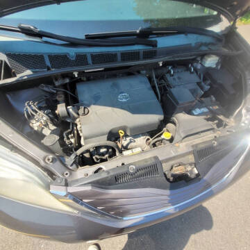 2015 Toyota Sienna LE 8-Passenger