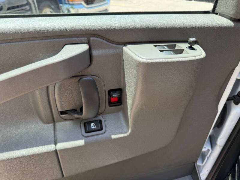 2025 Chevrolet Express LT 3500