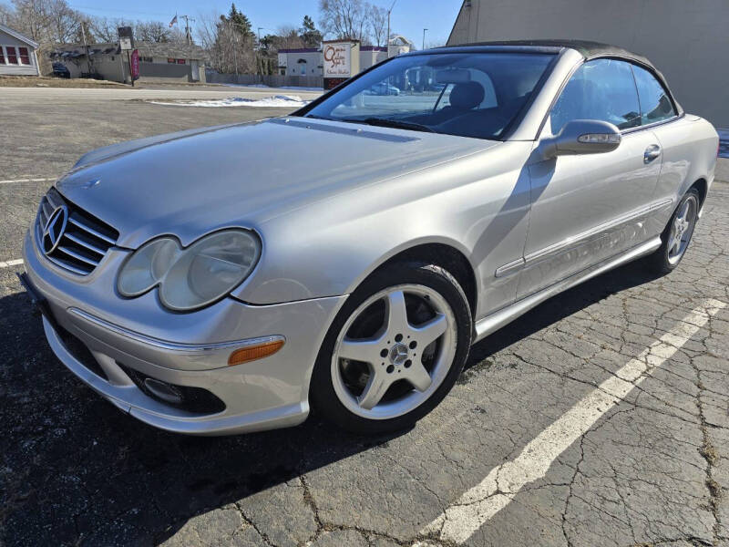 2004 Mercedes-Benz CLK for sale at Car Castle in Zion IL