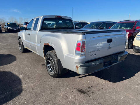2007 Mitsubishi Raider LS