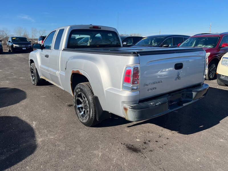 2007 Mitsubishi Raider LS