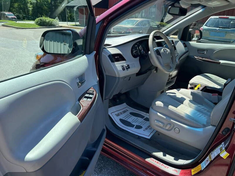 2014 Toyota Sienna XLE 7-Passenger