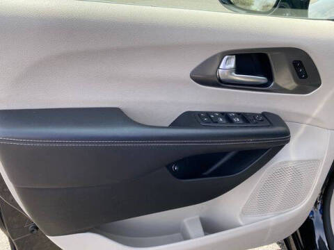 2024 Chrysler Pacifica Plug-In Hybrid Select