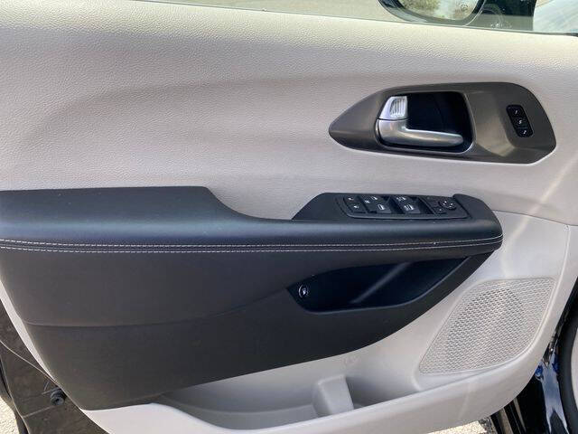 2024 Chrysler Pacifica Plug-In Hybrid Select