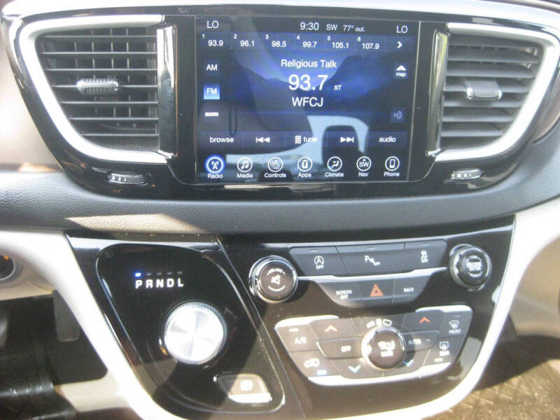 2017 Chrysler Pacifica Touring-L