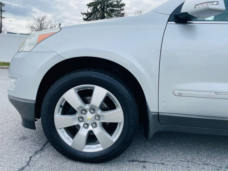 2009 Chevrolet Traverse LTZ photo 7