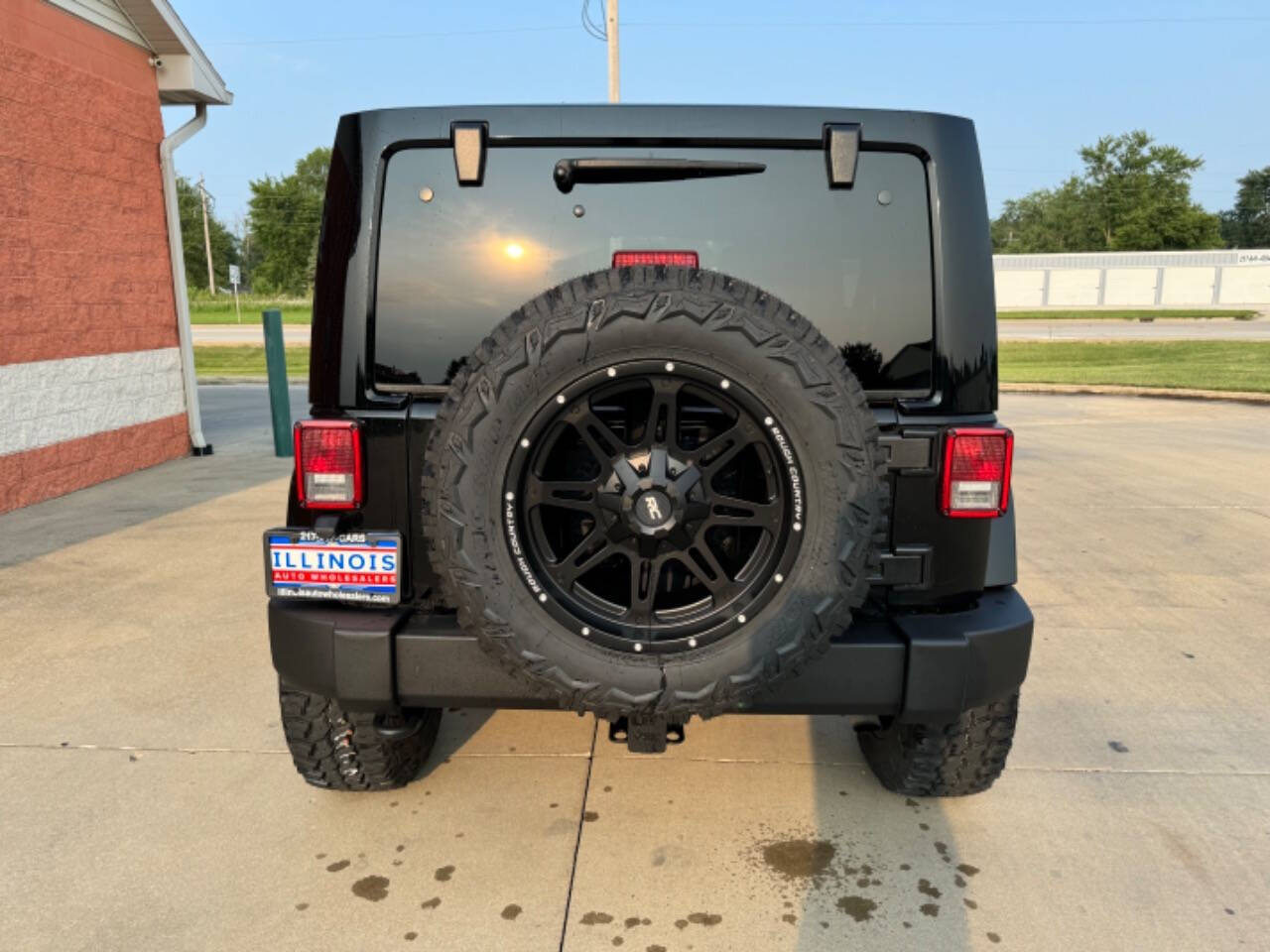 2015 Jeep Wrangler Unlimited for sale at Illinois Auto Wholesalers in Tolono, IL