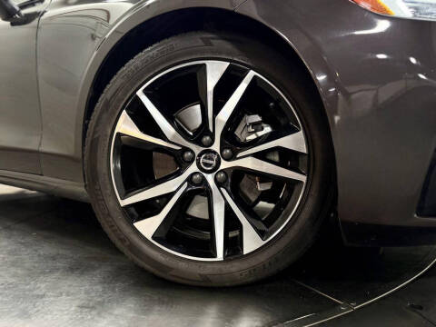 2024 Volvo S60 B5 Core Dark Theme