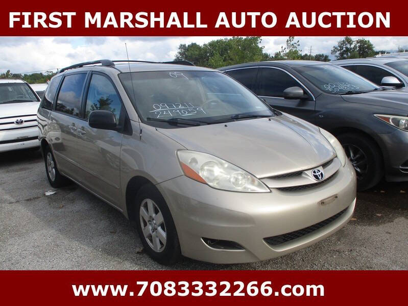 2009 Toyota Sienna CE 7-Passenger
