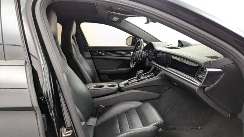 2018 Porsche Panamera 4