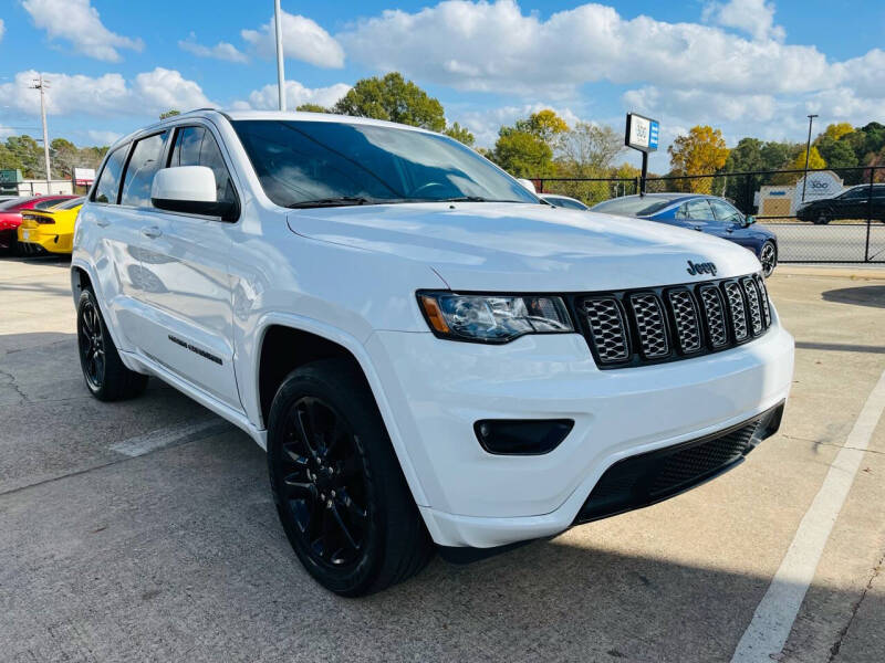 2020 Jeep Grand Cherokee Altitude photo 4