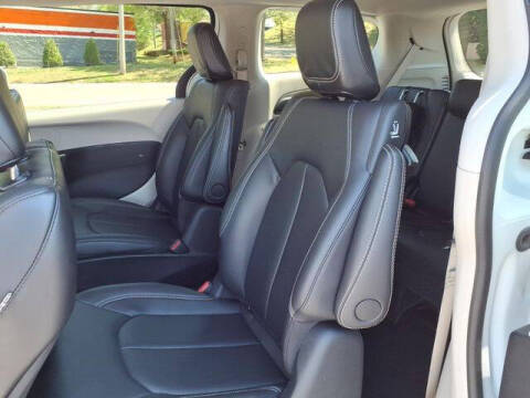 2024 Chrysler Pacifica Plug-In Hybrid Select