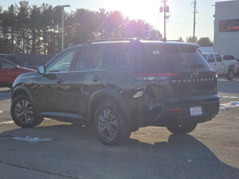 2022 Nissan Pathfinder SV
