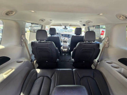 2017 Chrysler Pacifica Touring-L