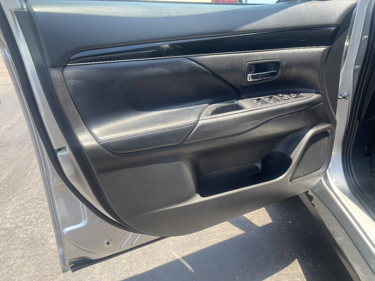 2019 Mitsubishi Outlander SUV / Crossover - $14,900