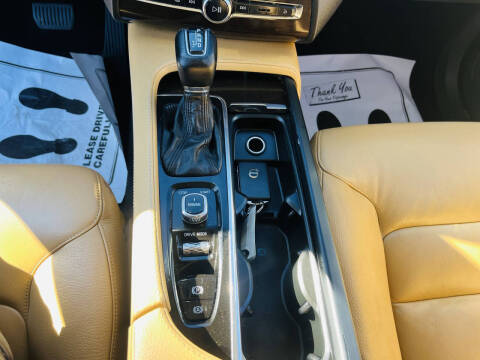 2016 Volvo XC90 T6 Momentum