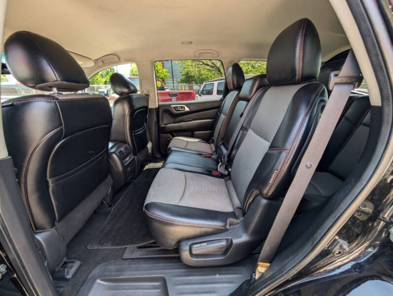 2020 Nissan Pathfinder SV