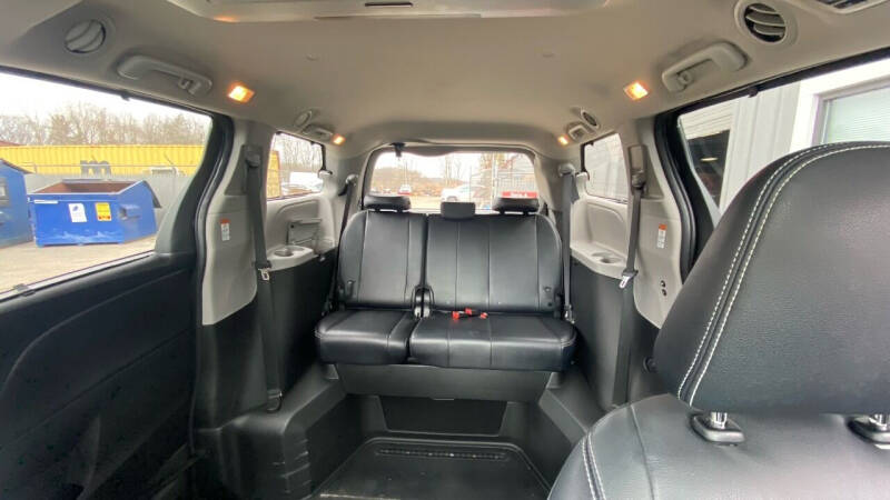 2015 Toyota Sienna SE Premium 8-Passenger