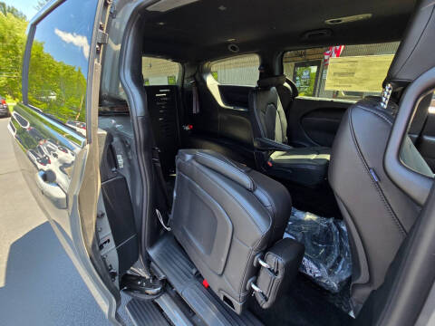 2025 Chrysler Pacifica Select