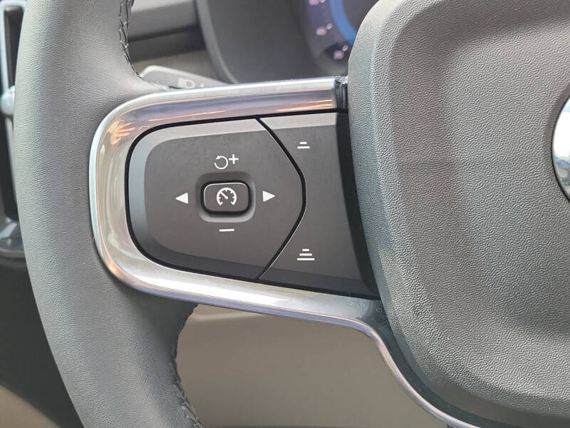 2024 Volvo XC40 B5 Ultimate Bright Theme