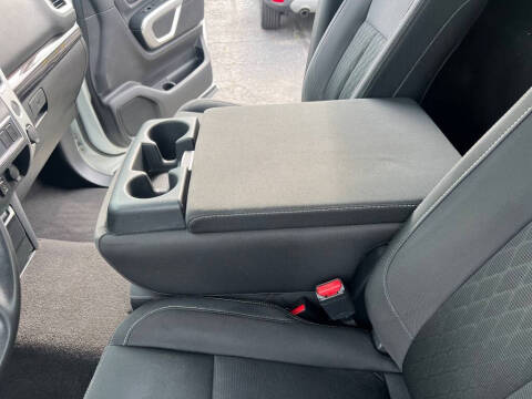 2017 Nissan Titan SV