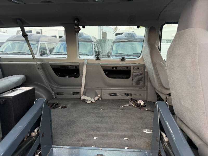 2011 Ford E-Series E-350 SD XLT