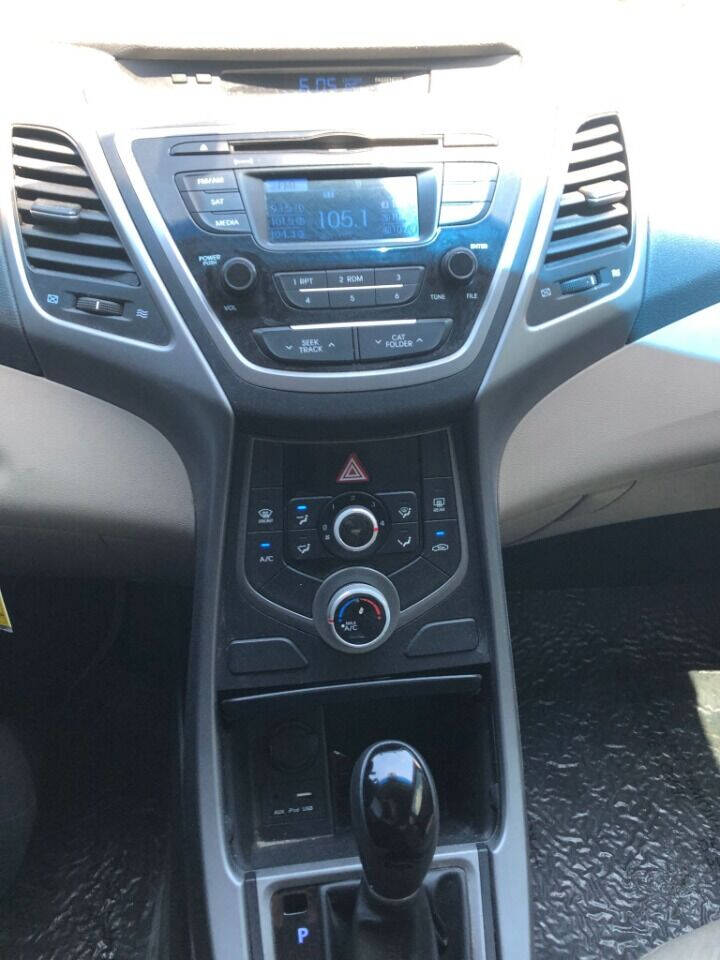 2015 HYUNDAI Elantra Sedan - $9,900