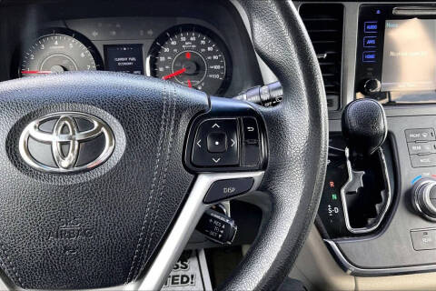 2017 Toyota Sienna LE 8-Passenger