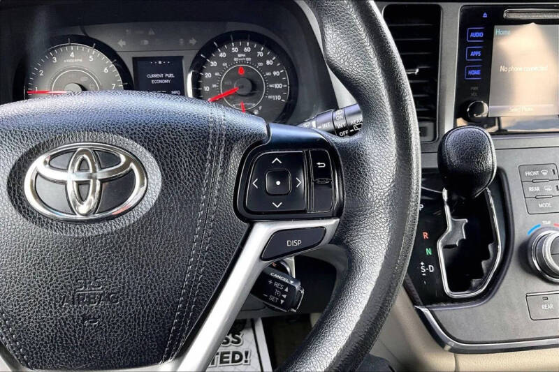 2017 Toyota Sienna LE 8-Passenger