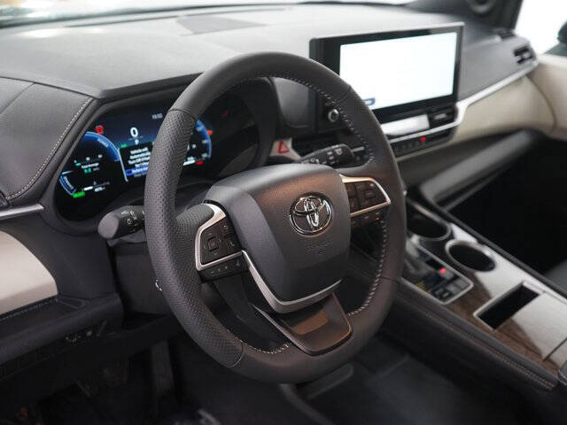 2025 Toyota Sienna Limited 7-Passenger