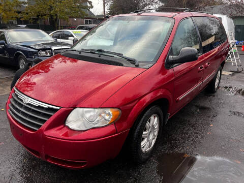 2006 Chrysler Town and Country for sale at Blue Line Auto Group in Portland OR