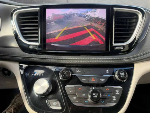2022 Chrysler Pacifica Hybrid Touring L