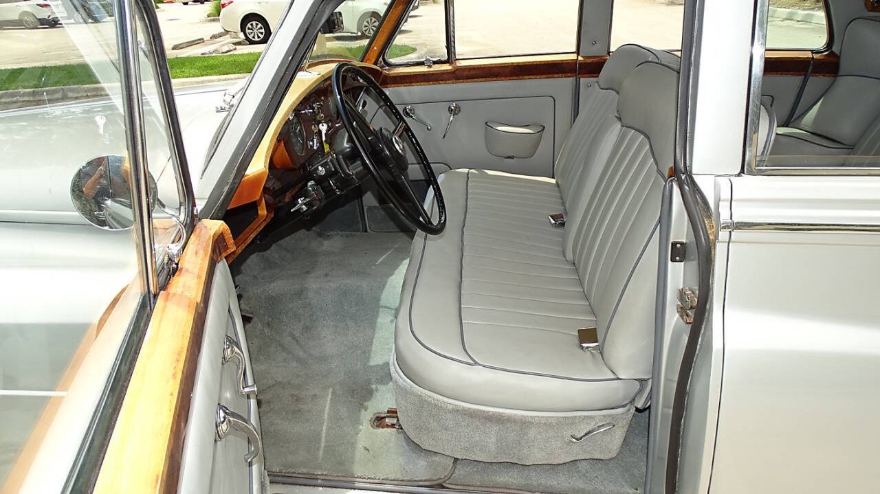 1957 Rolls-Royce Silver Cloud III 23