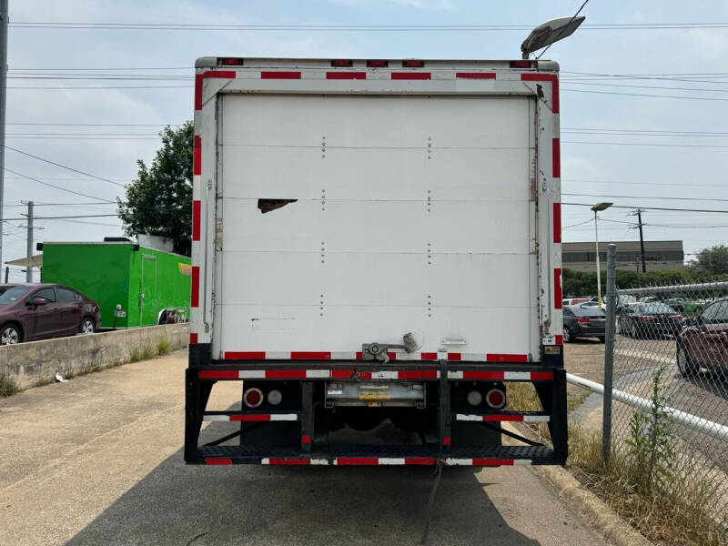 2013 Freightliner M2 106