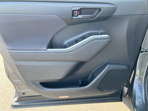 2023 Toyota Highlander Hybrid LE