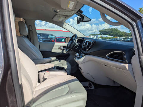 2017 Chrysler Pacifica Touring-L Plus