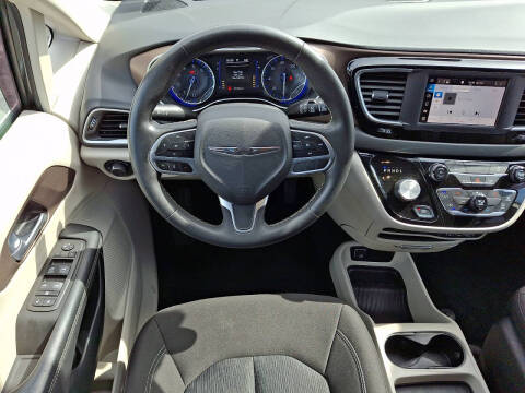 2024 Chrysler Voyager LX
