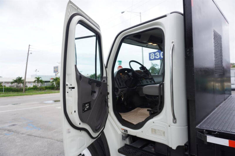 2015 Freightliner M2 106
