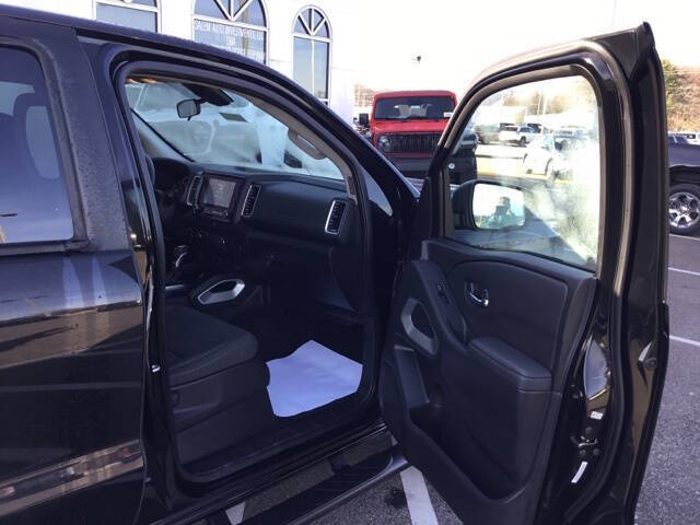 2022 Nissan Frontier SV