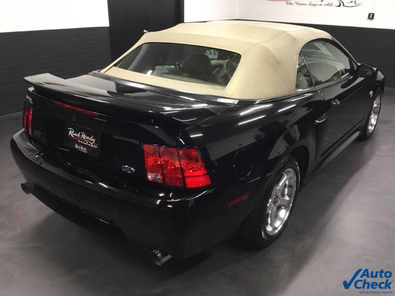 2004 Ford Mustang GT Deluxe