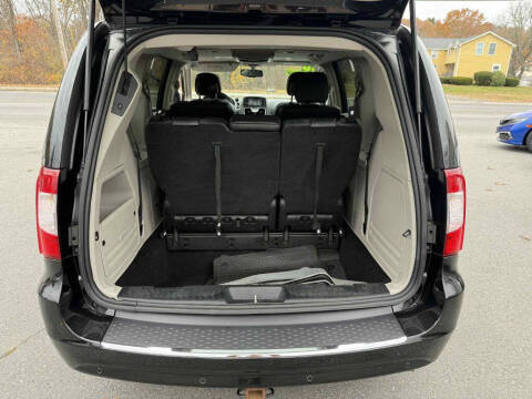 2016 Chrysler Town and Country Touring-L