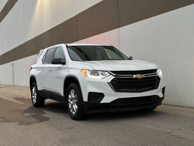 2021 Chevrolet Traverse for sale at Phoenix Motor Co in Romulus, MI