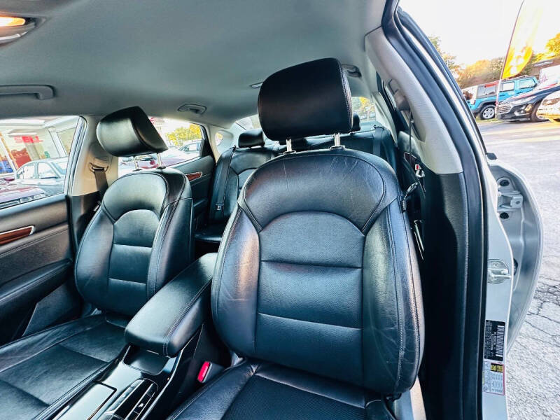 2018 Kia Cadenza Premium