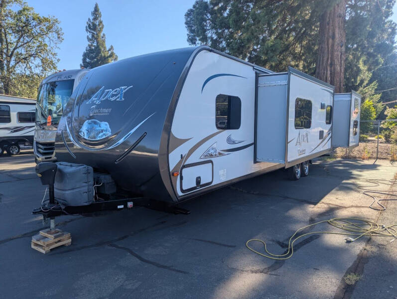 2015 Coachmen RV Apex 300BHS / 34ft