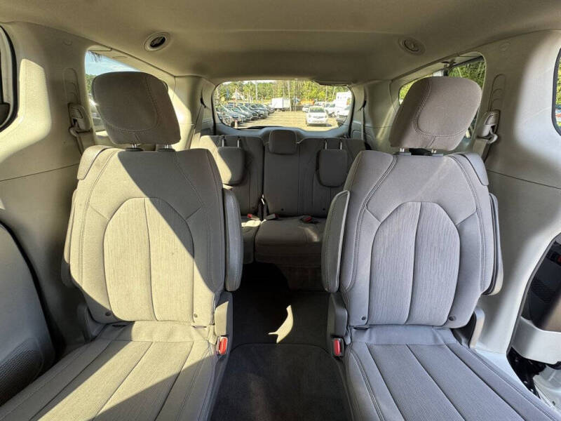 2021 Chrysler Voyager LX