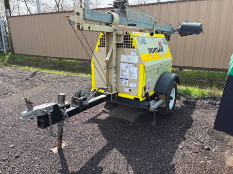 2014 Doosan Light Tower - 6,400hrs for sale at Alejandro Cars & Trucks Inc - Commercial Vehicles in Alvin TX