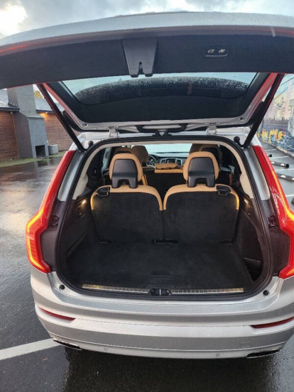 2016 Volvo XC90 T6 Momentum