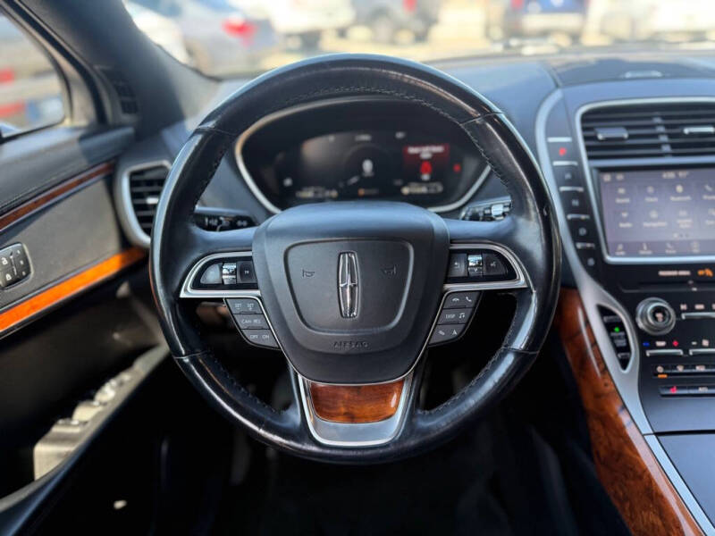 2019 Lincoln Nautilus Select