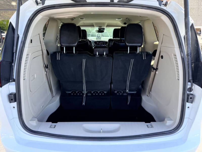 2024 Chrysler Pacifica Plug-In Hybrid Select