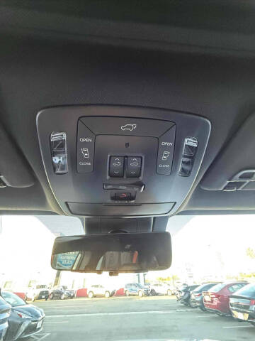 2025 Toyota Sienna Platinum 7-Passenger